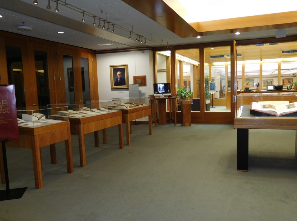 An exhibit of Talmage's 1915 treatment of Christ's life with meeting space behind the cases.